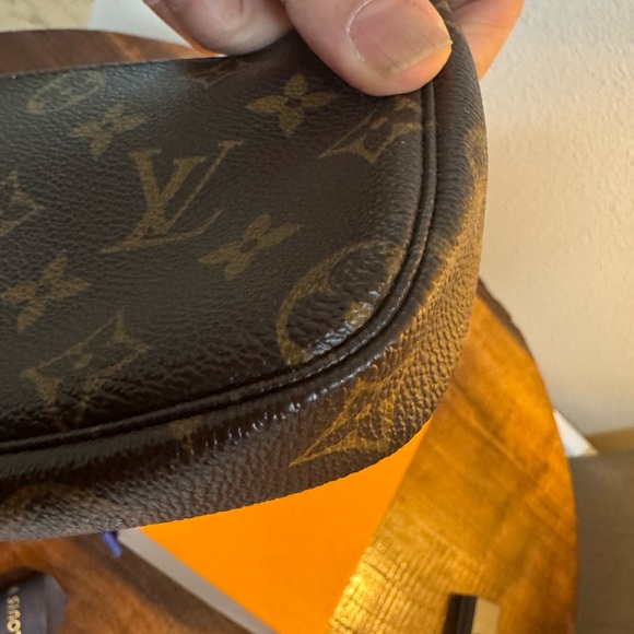 Louis Vuitton Brown Monogram Bag with Gold Chain - Picture 6 of 13